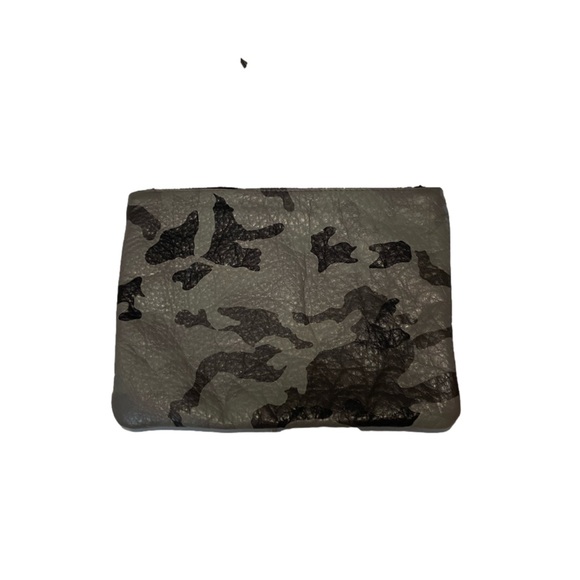 Laggo City Pouch Camouflage Leather Wristlet - Picture 2 of 7
